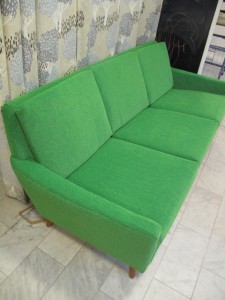 DUX-soffa omklädd av Tapetserare i Solna